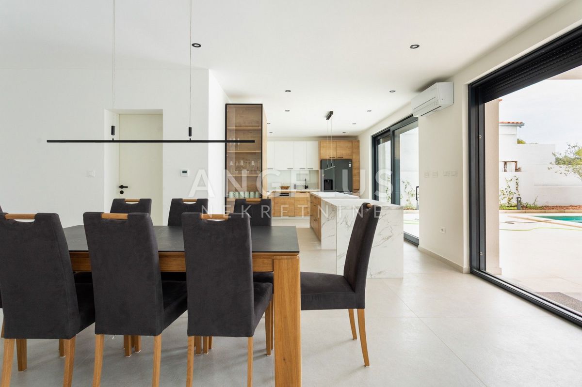 Šolta, Nečujam - novozgrajena ekskluzivna vila ob morju, PRODAJA