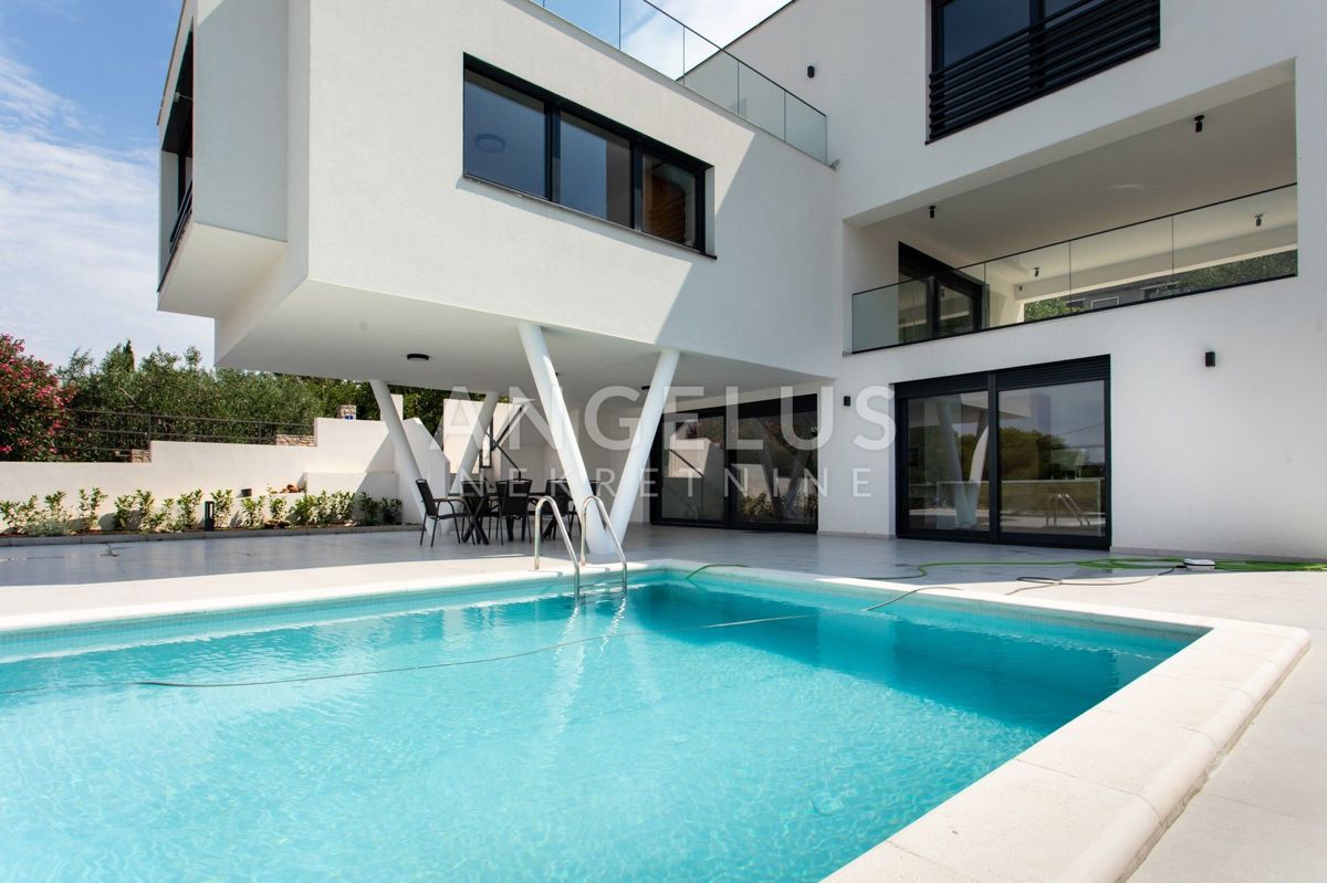 Šolta, Nečujam - novozgrajena ekskluzivna vila ob morju, PRODAJA