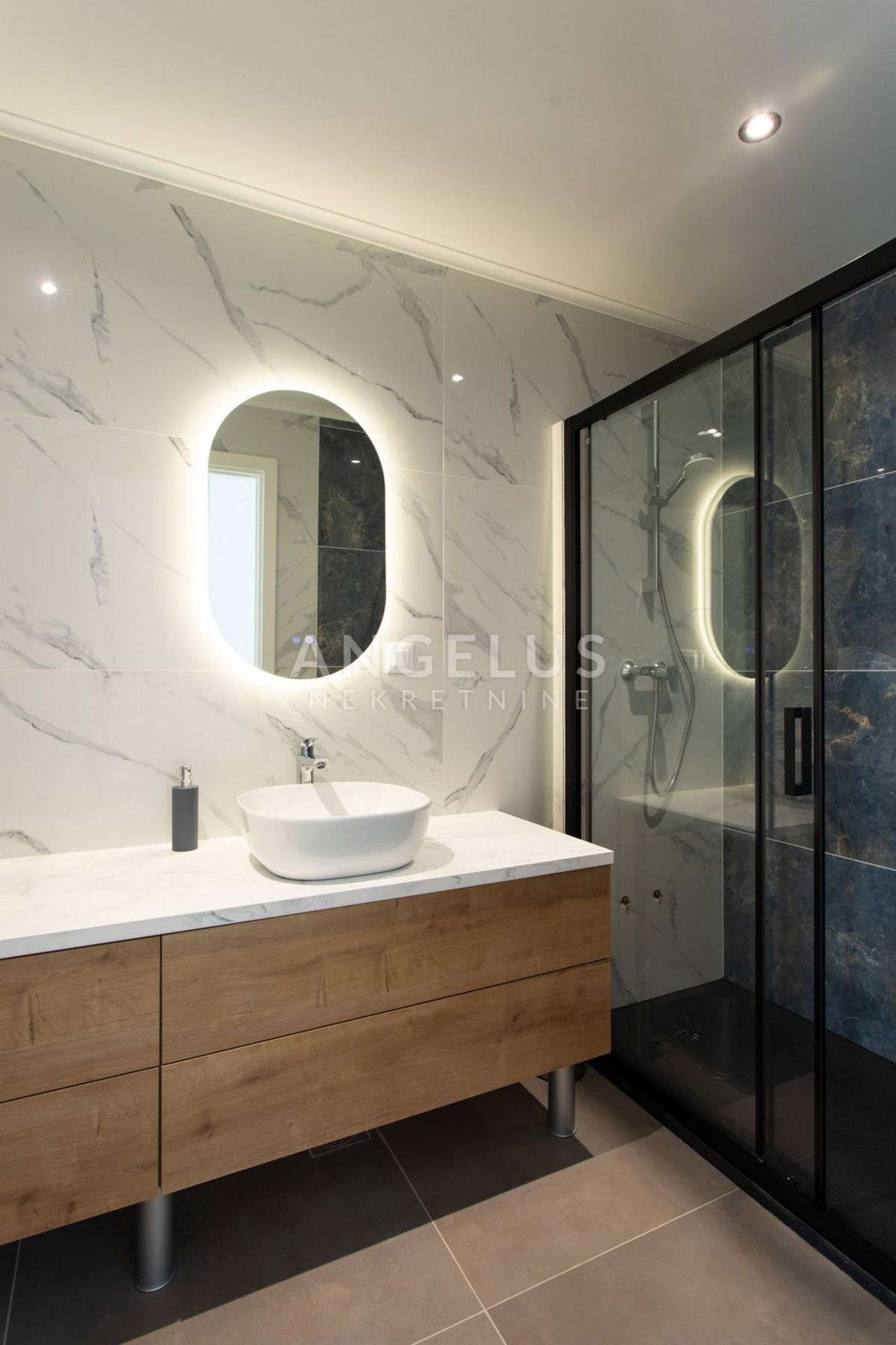 Šolta, Nečujam - novozgrajena ekskluzivna vila ob morju, PRODAJA