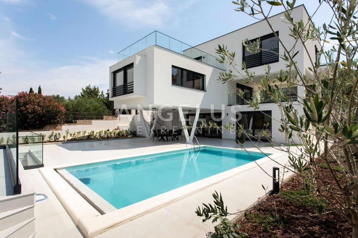 Šolta, Nečujam - novozgrajena ekskluzivna vila ob morju, PRODAJA