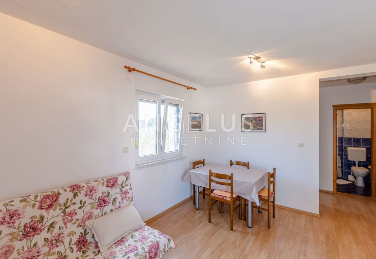 Trogir, Čiovo Okrug - enosobno stanovanje v bližini morja NAPRODAJ