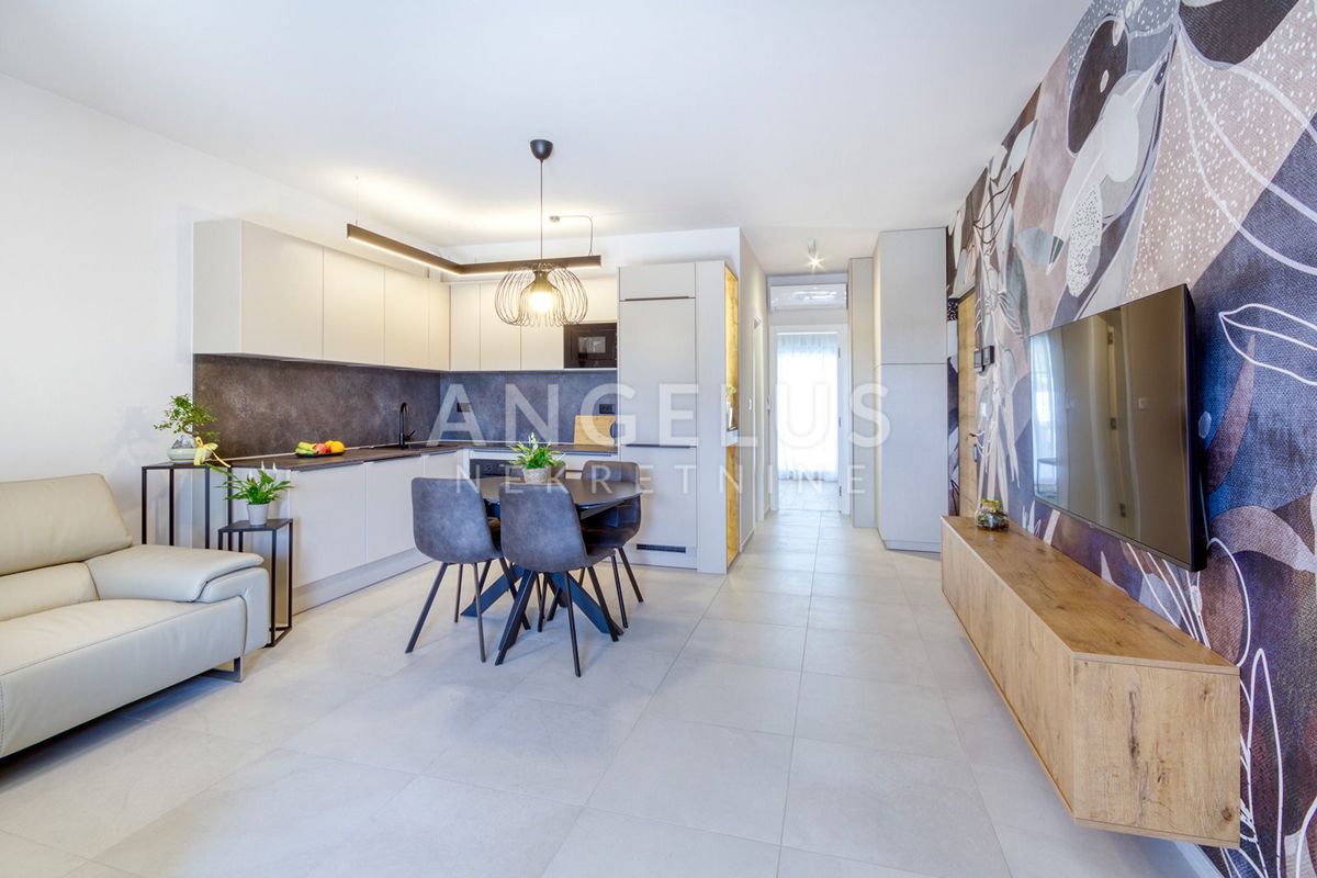 Istra, Pula - Luksuzno stanovanje z wellness centrom in dvoriščem, naprodaj!