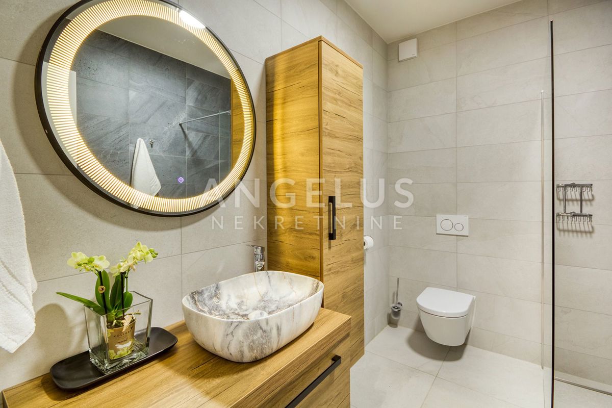 Istra, Pula - Luksuzno stanovanje z wellness centrom in dvoriščem, naprodaj!