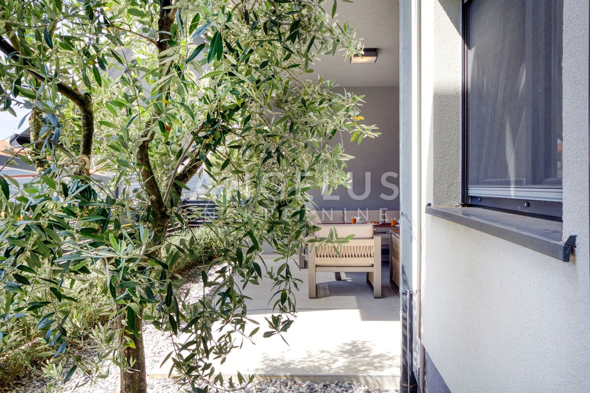 Istra, Pula - Luksuzno stanovanje z wellness centrom in dvoriščem, naprodaj!