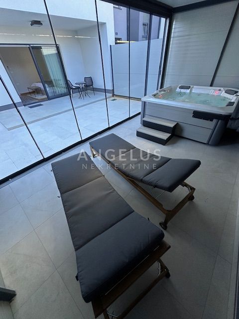 Istra, Pula - Luksuzno stanovanje z wellness centrom in dvoriščem, naprodaj!