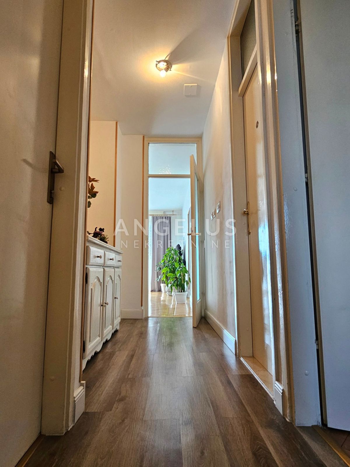 Hrvaška, Split, Bilice - udobno trisobno stanovanje, 75 m2, NAPRODAJ