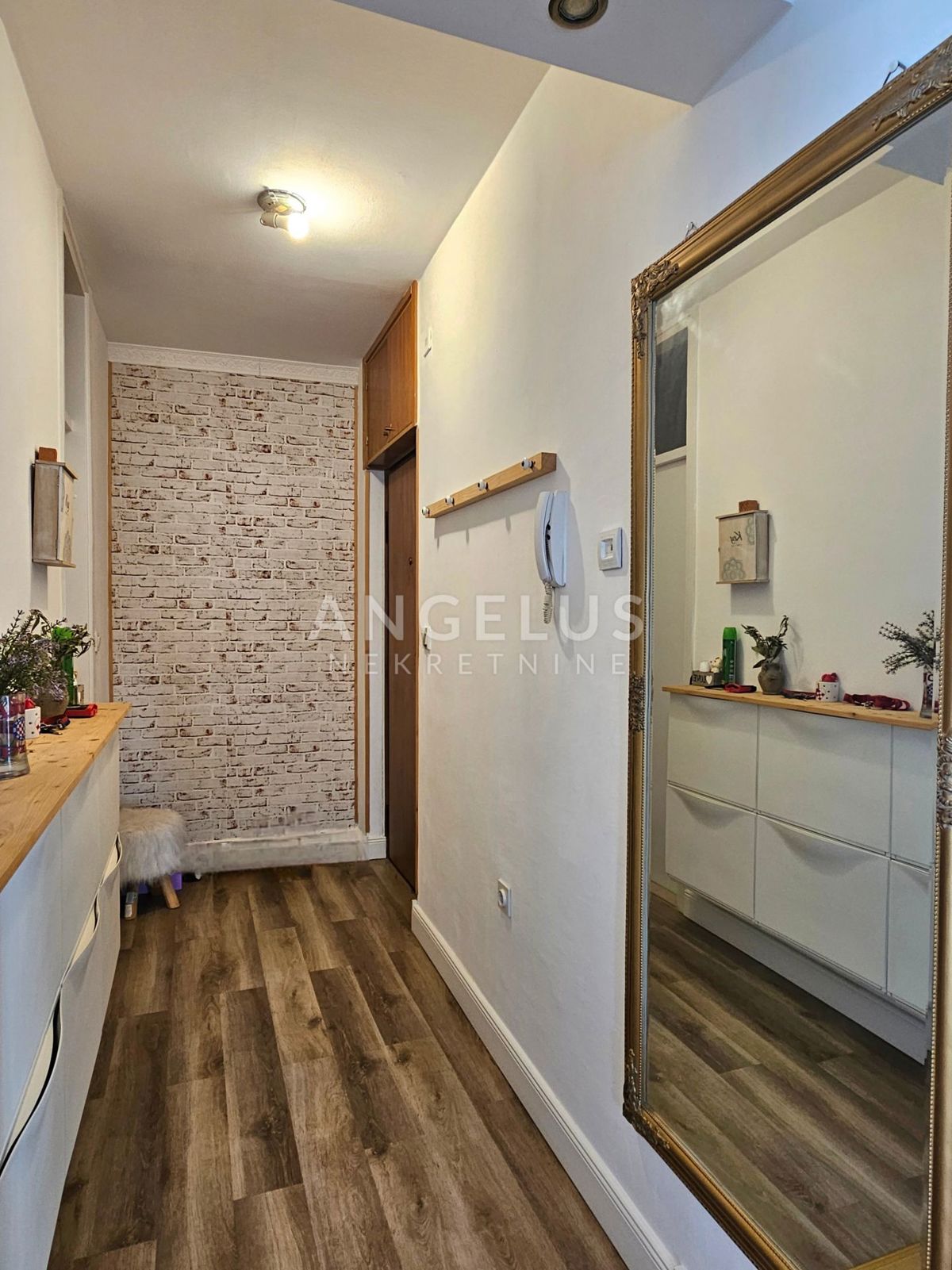 Hrvaška, Split, Bilice - udobno trisobno stanovanje, 75 m2, NAPRODAJ