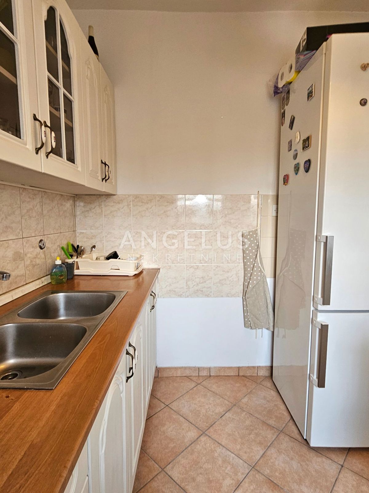 Hrvaška, Split, Bilice - udobno trisobno stanovanje, 75 m2, NAPRODAJ