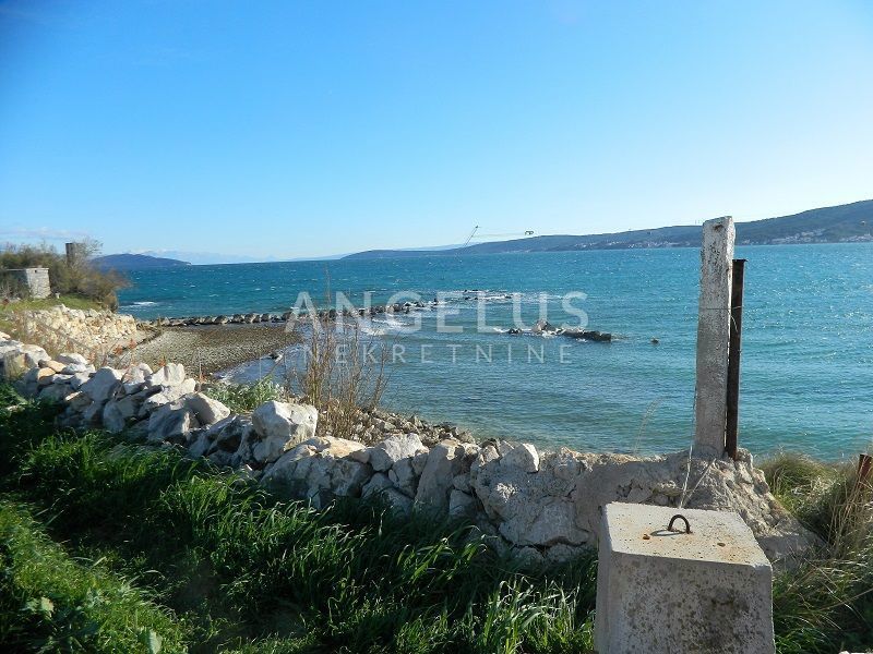 Trogir - gradbeno zemljišče prvi red do morja