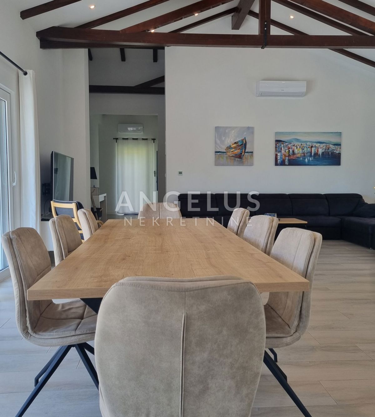 Šibenik - moderna vila z bazenom in vrtom