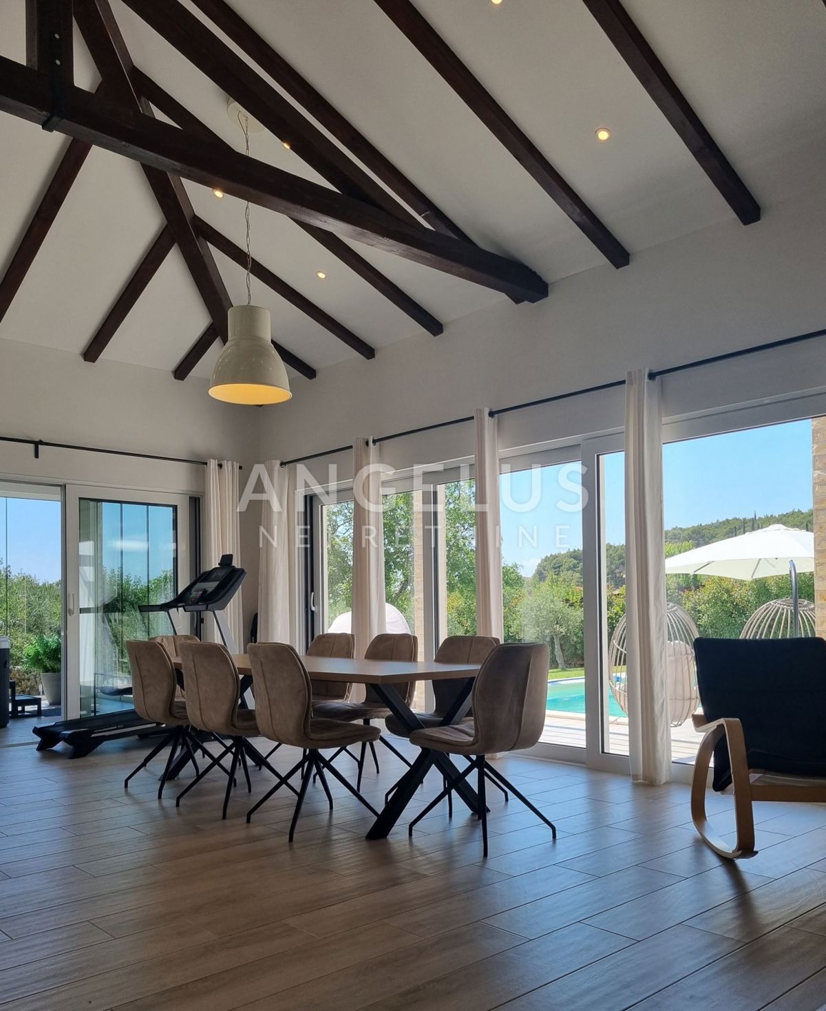 Šibenik - moderna vila z bazenom in vrtom