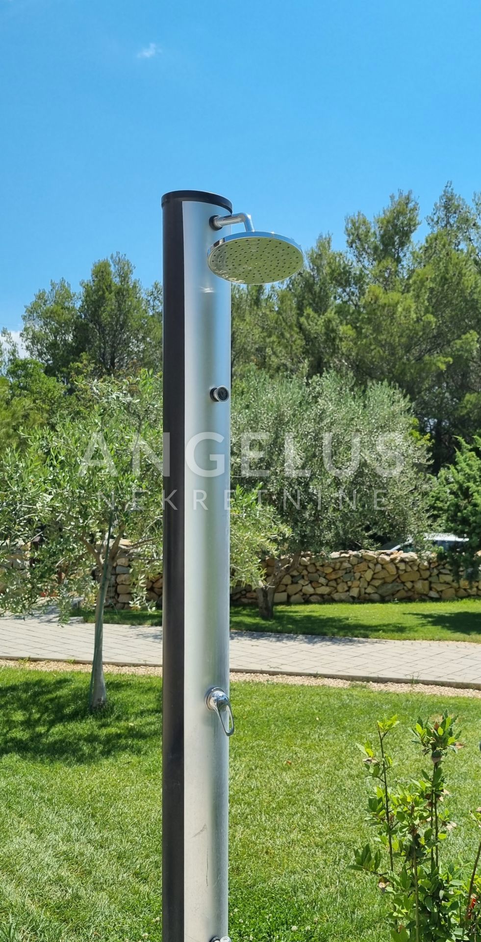 Šibenik - moderna vila z bazenom in vrtom