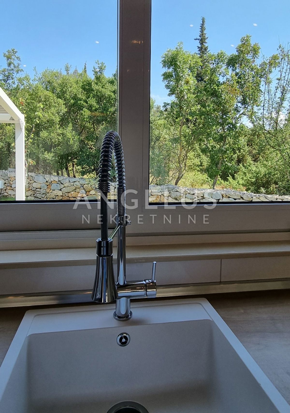 Šibenik - moderna vila z bazenom in vrtom
