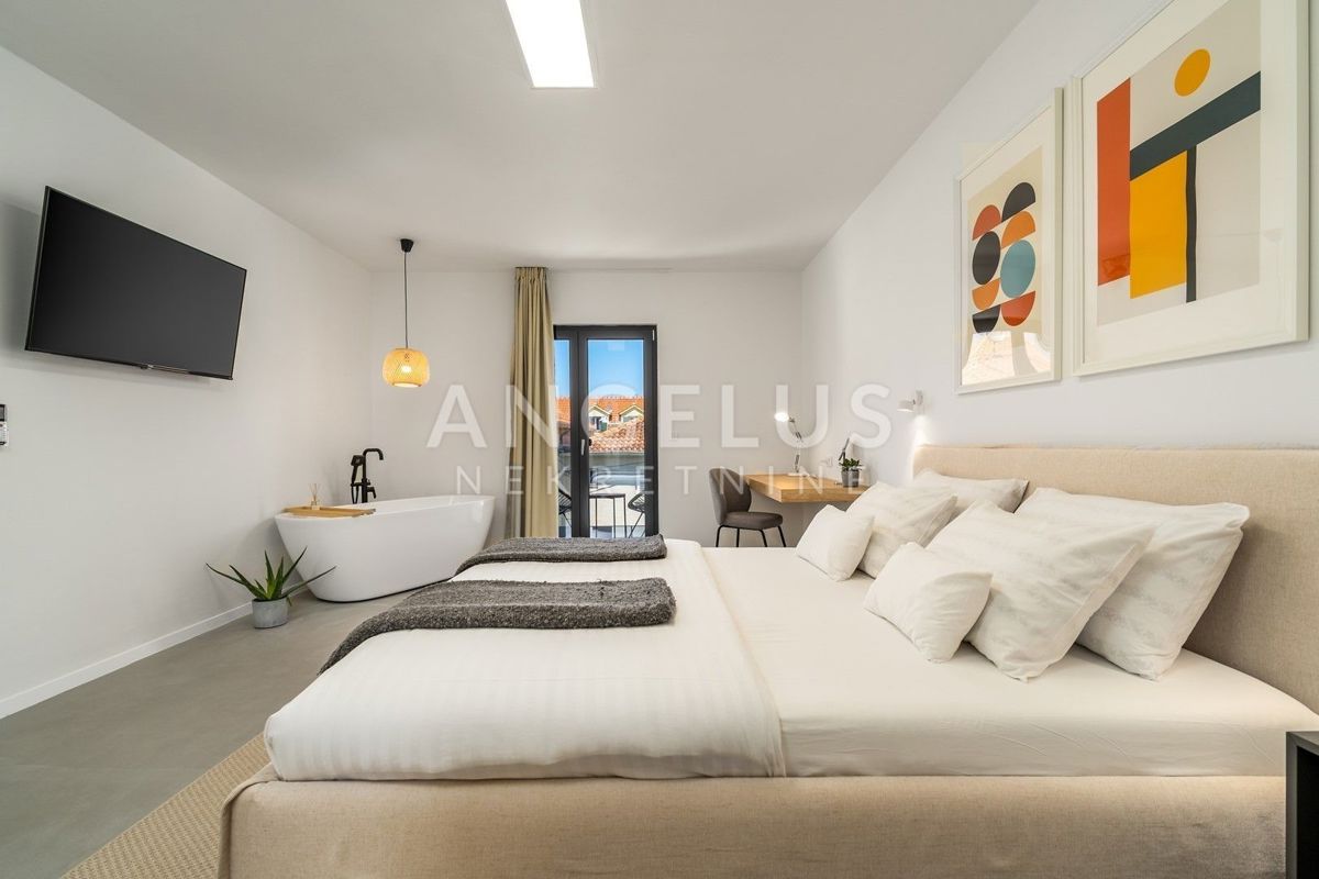 Hrvaška, Brač - Luksuzna moderna vila z bazenom, savno in pogledom na morje, 366 m2