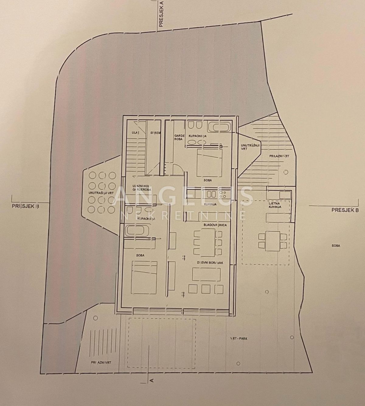 Brač, Milna - gradbeno zemljišče v bližini Rive, 400 m2