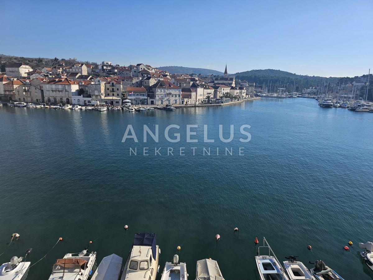 Brač, Milna - gradbeno zemljišče v bližini Rive, 400 m2