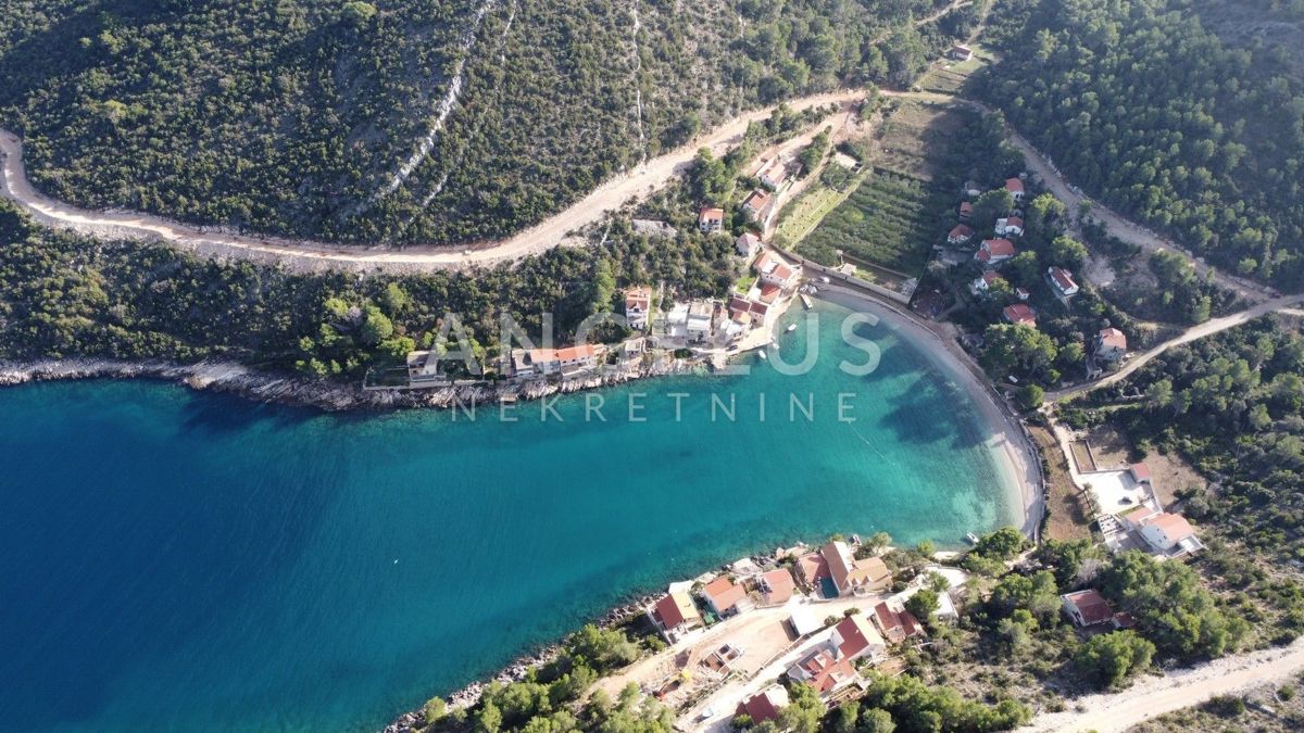 Hrvaška, Hvar, Jelsa - atraktivno gradbeno zemljišče, prva linija do morja, 1000 m2