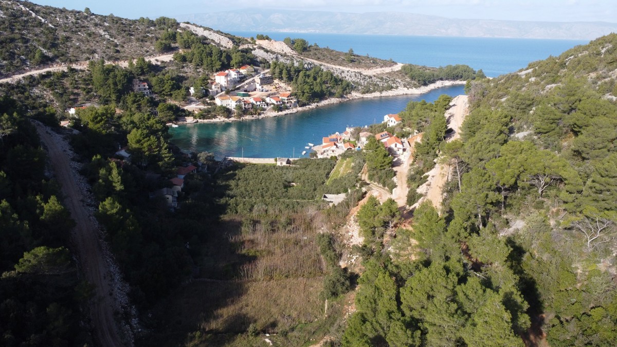 Hrvaška, Hvar, Jelsa - atraktivno gradbeno zemljišče, prva linija do morja, 1000 m2