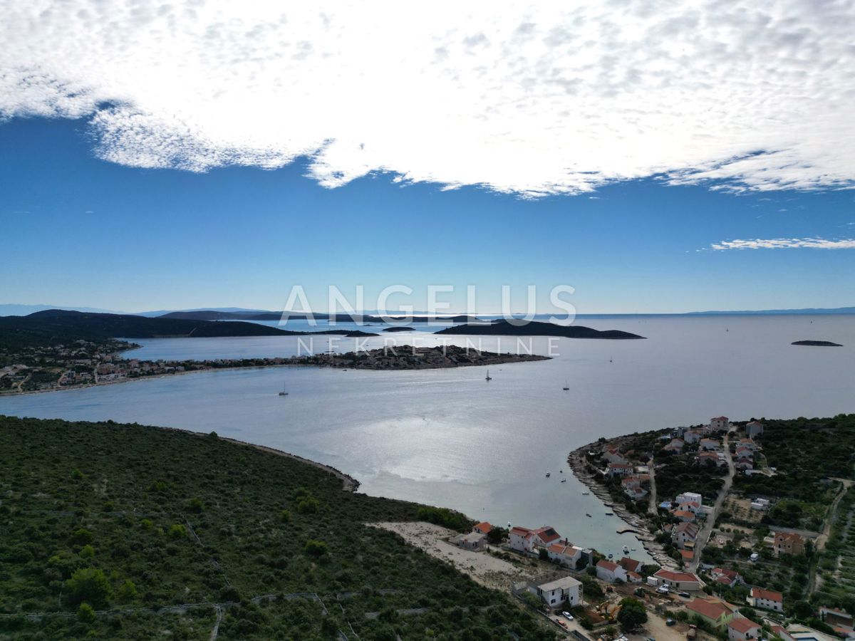 Rogoznica - hiša ob morju s privezom za čolne, 154 m2