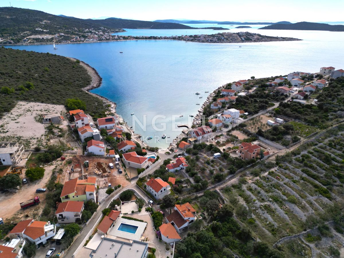 Rogoznica - hiša ob morju s privezom za čolne, 154 m2
