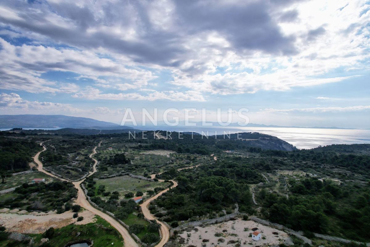 Otok Šolta, Gornje Selo - veliko gradbeno zemljišče, 3300 m2