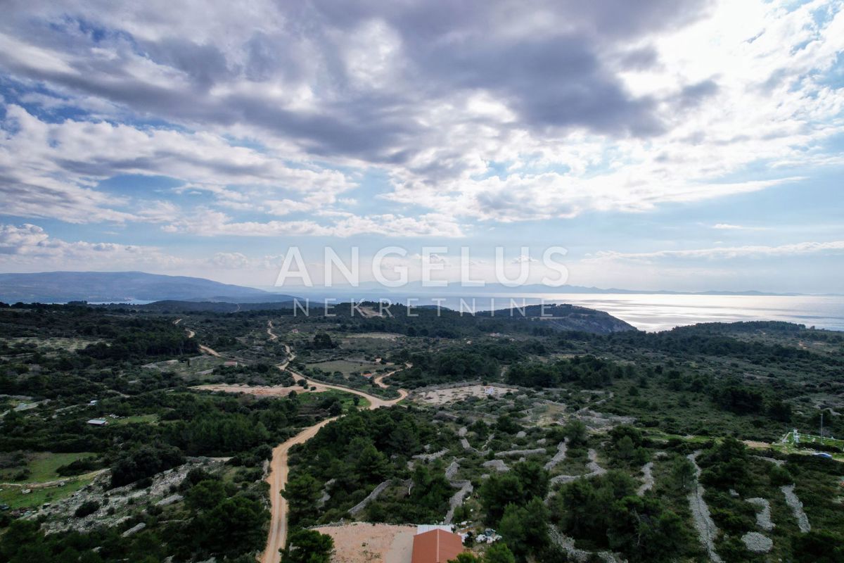 Otok Šolta, Gornje Selo - veliko gradbeno zemljišče, 3300 m2