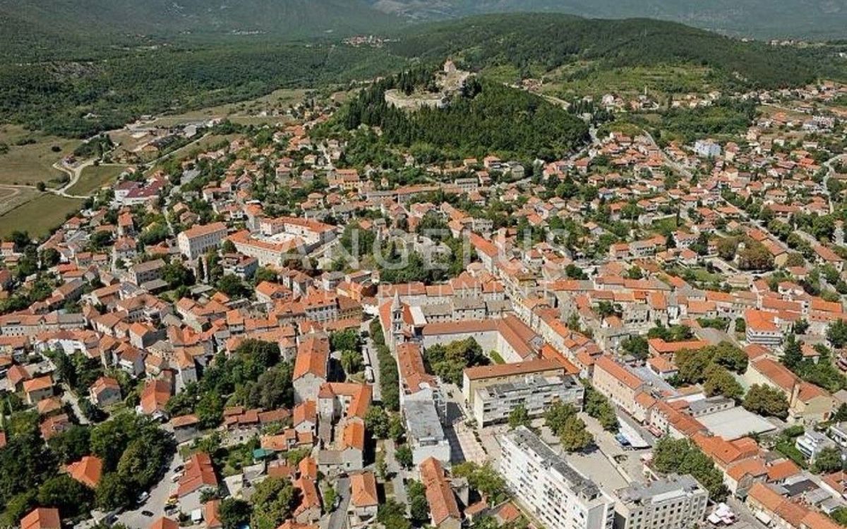 Hrvaška, Sinj - NOVOGRADNJA dvosobno stanovanje s parkirnim mestom, 80 m2