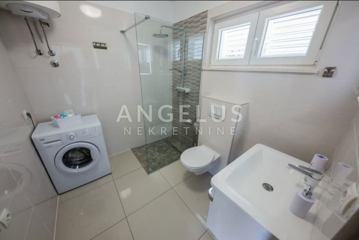 Kaštela - Apartmajska hiša v bližini morja, 360 m2