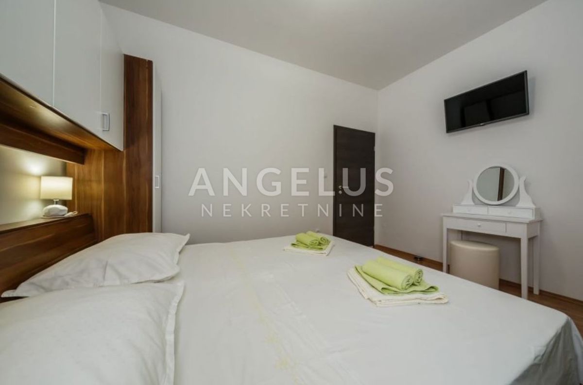 Kaštela - Apartmajska hiša v bližini morja, 360 m2