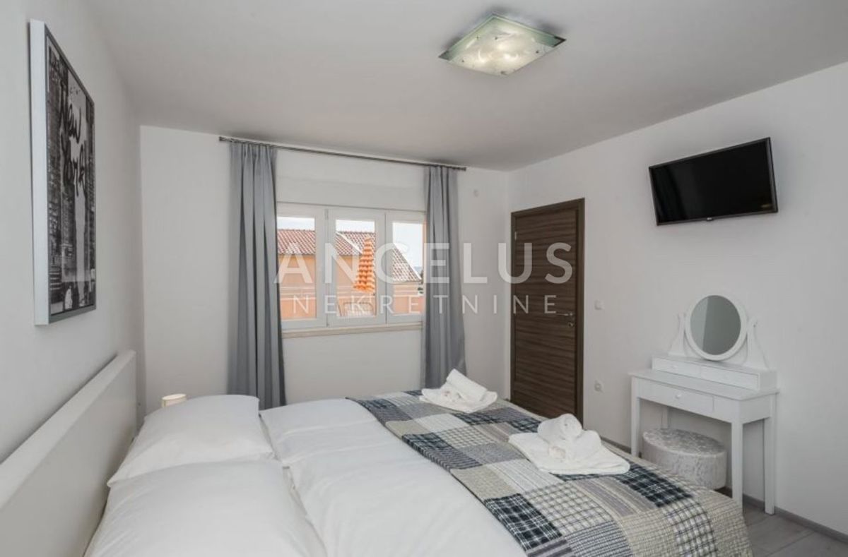 Kaštela - Apartmajska hiša v bližini morja, 360 m2