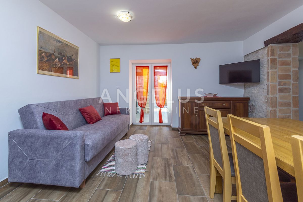 Istra, Juršići - Vrstna hiša z bazenom 100 m2