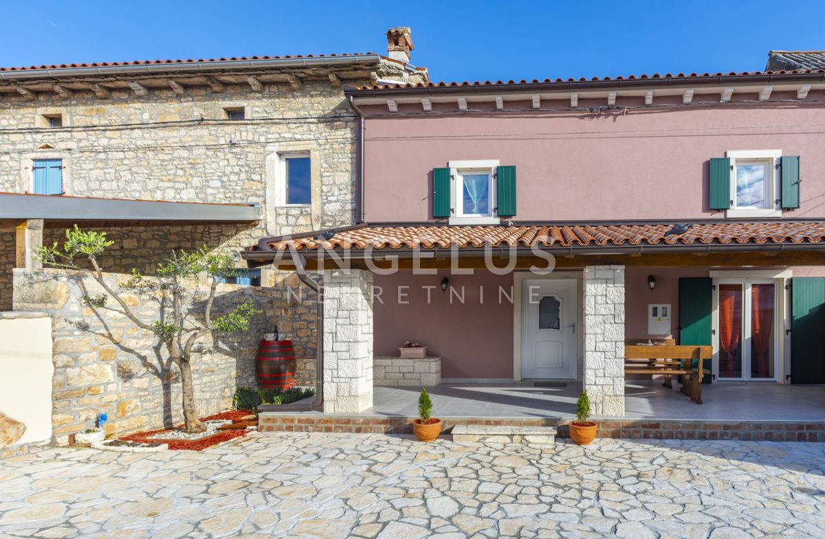Istra, Juršići - Vrstna hiša z bazenom 100 m2