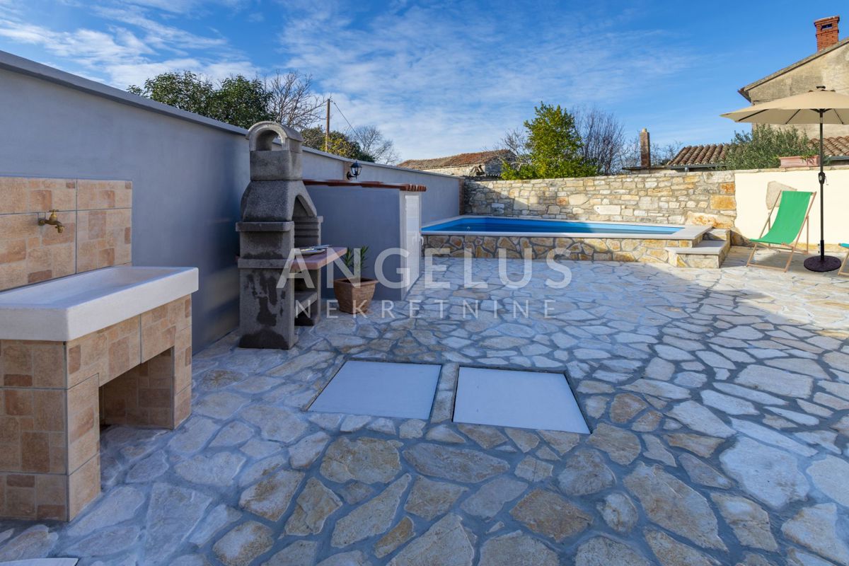 Istra, Juršići - Vrstna hiša z bazenom 100 m2