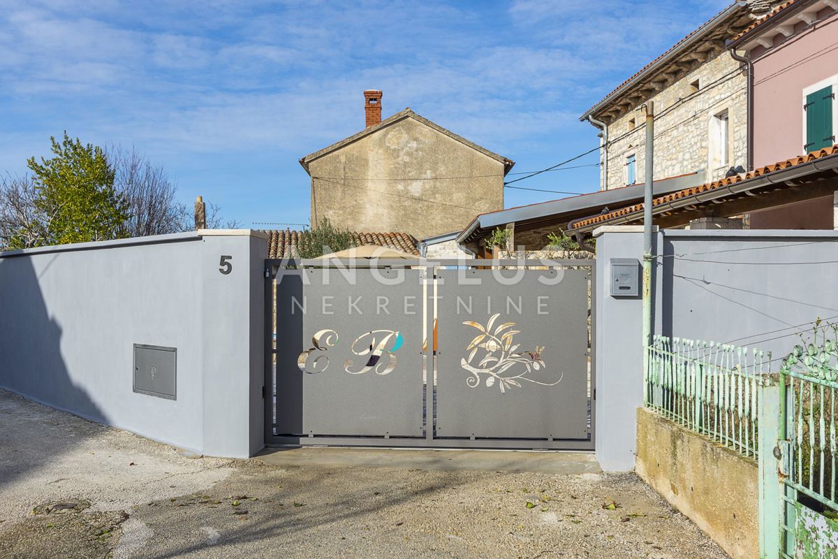 Istra, Juršići - Vrstna hiša z bazenom 100 m2