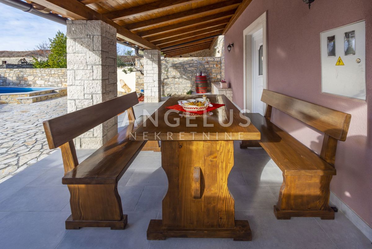 Istra, Juršići - Vrstna hiša z bazenom 100 m2