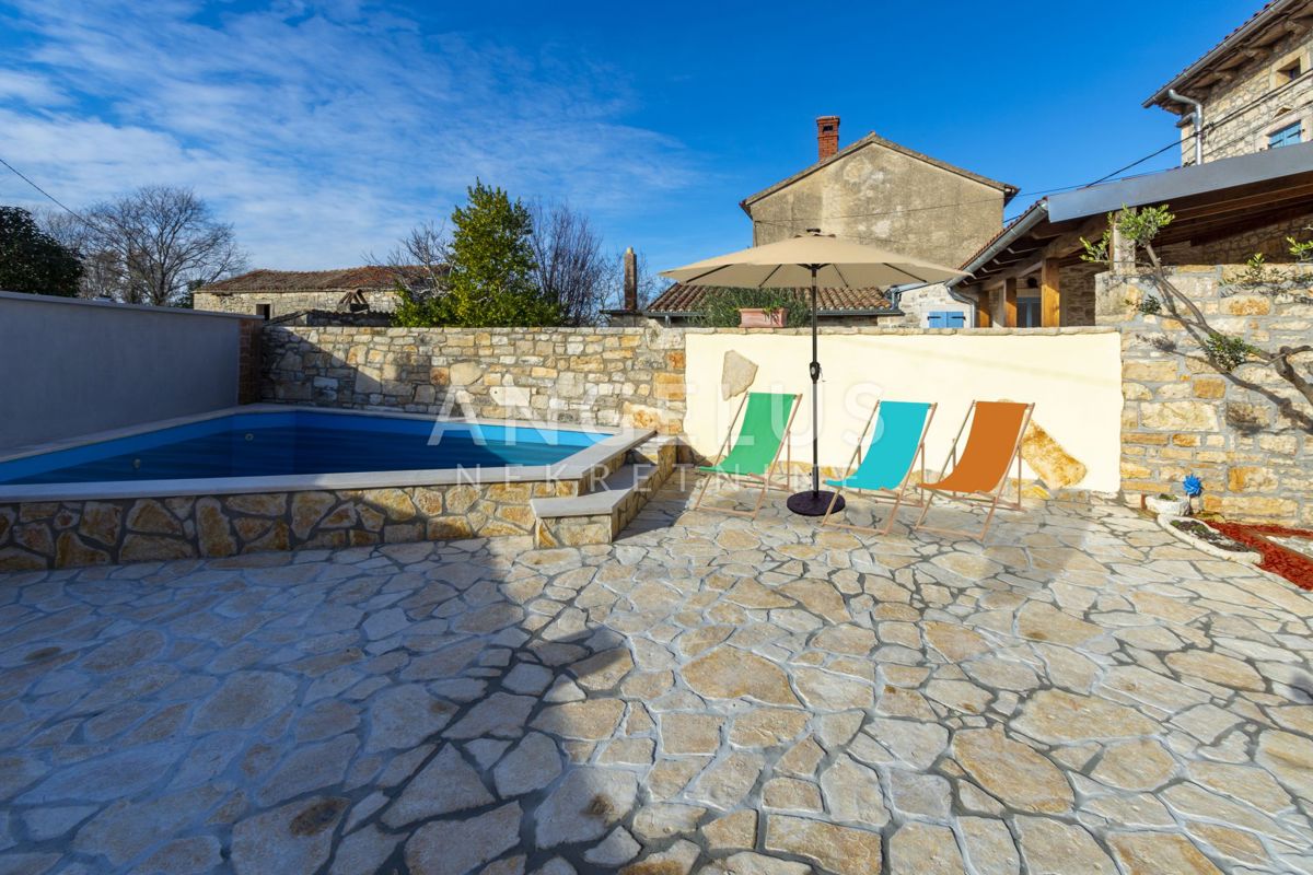 Istra, Juršići - Vrstna hiša z bazenom 100 m2