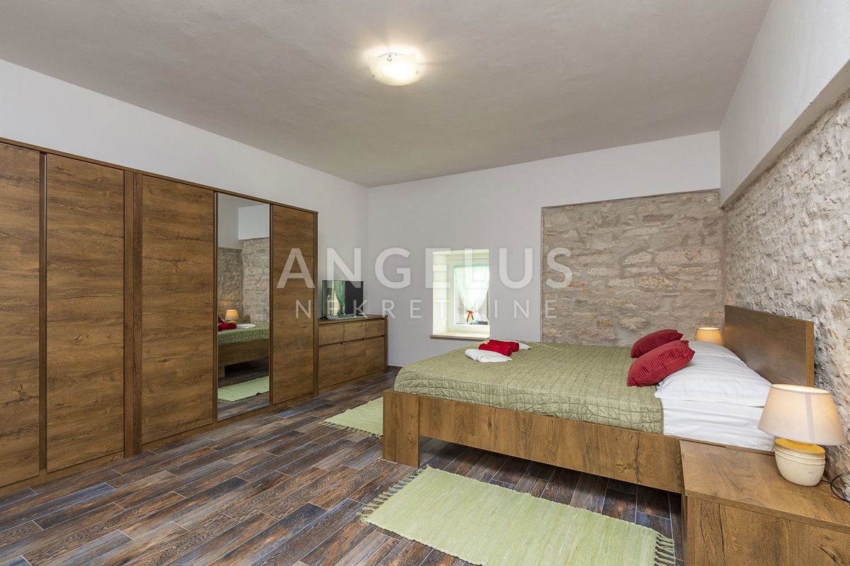 Istra, Juršići - Vrstna hiša z bazenom 100 m2