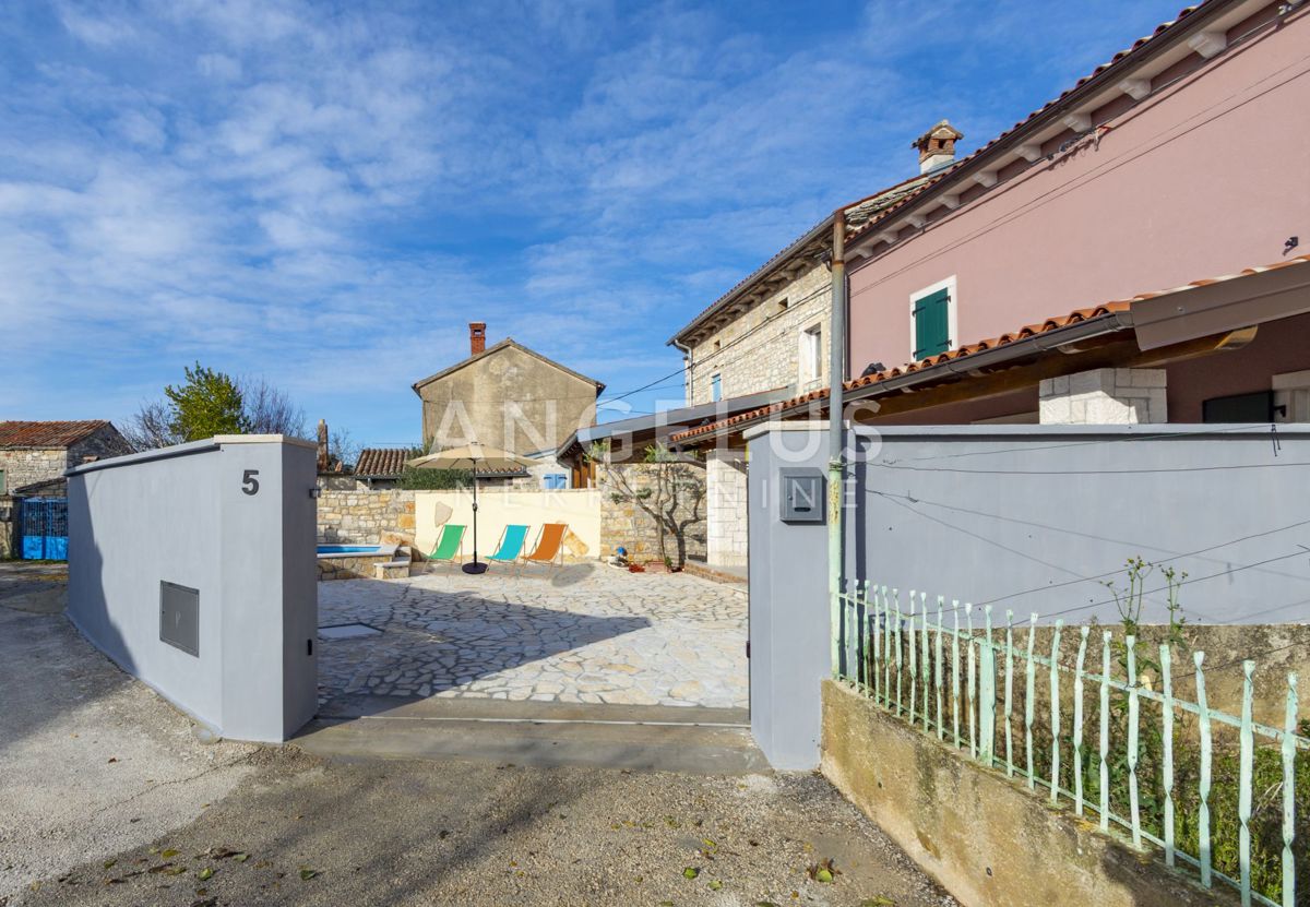 Istra, Juršići - Vrstna hiša z bazenom 100 m2