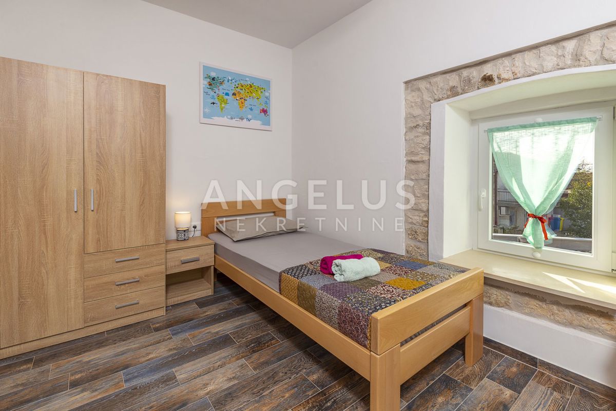 Istra, Juršići - Vrstna hiša z bazenom 100 m2