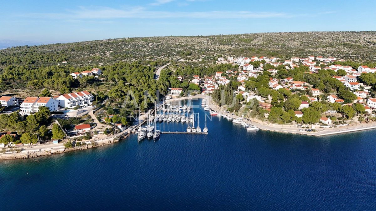Brač, Milna - gradbeno zemljišče v bližini morja, 730 m2, PRODAJA