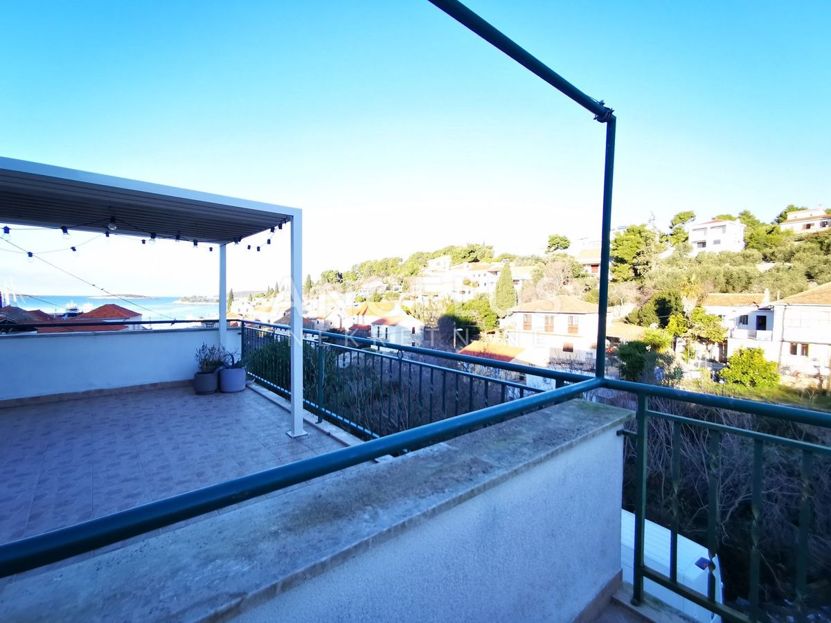 Šolta, Maslinica - dupleks stanovanje, terasa, pogled na morje, PRODAJA