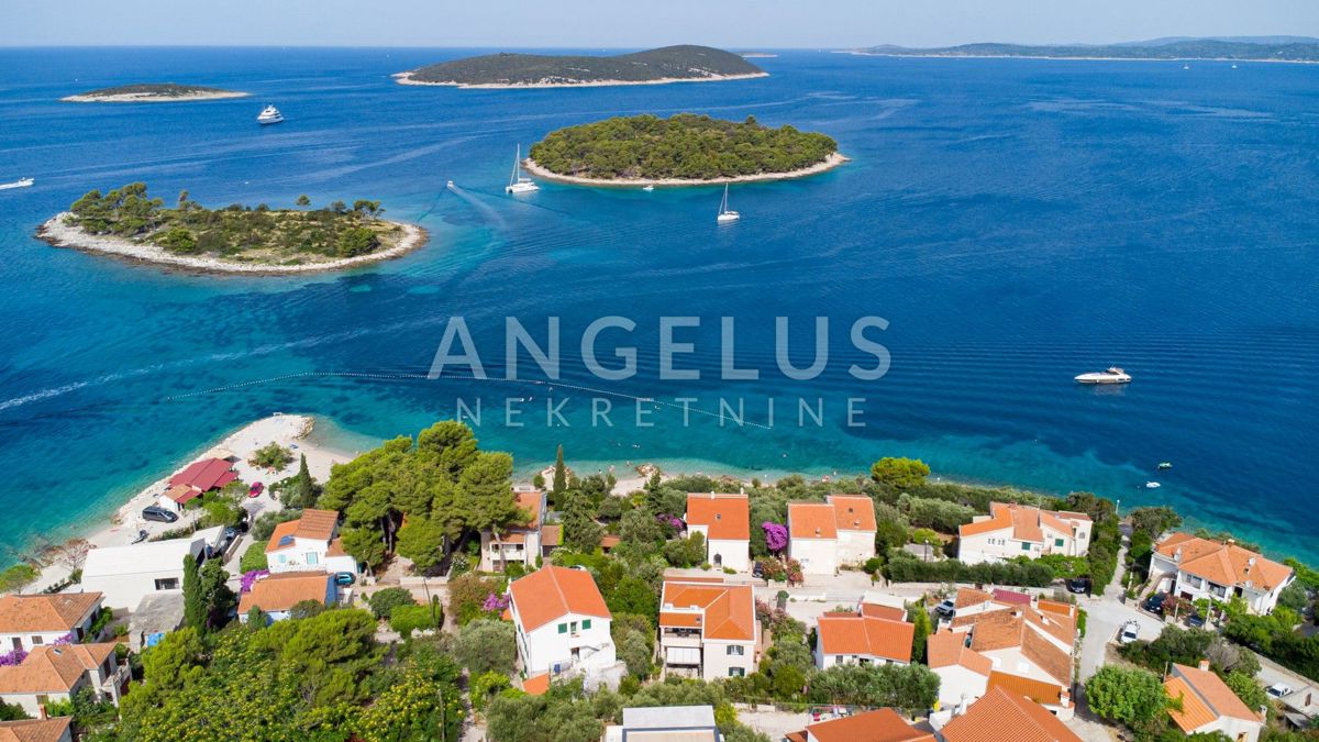 Šolta, Maslinica - dupleks stanovanje, terasa, pogled na morje, parkirišče, PRODAJA