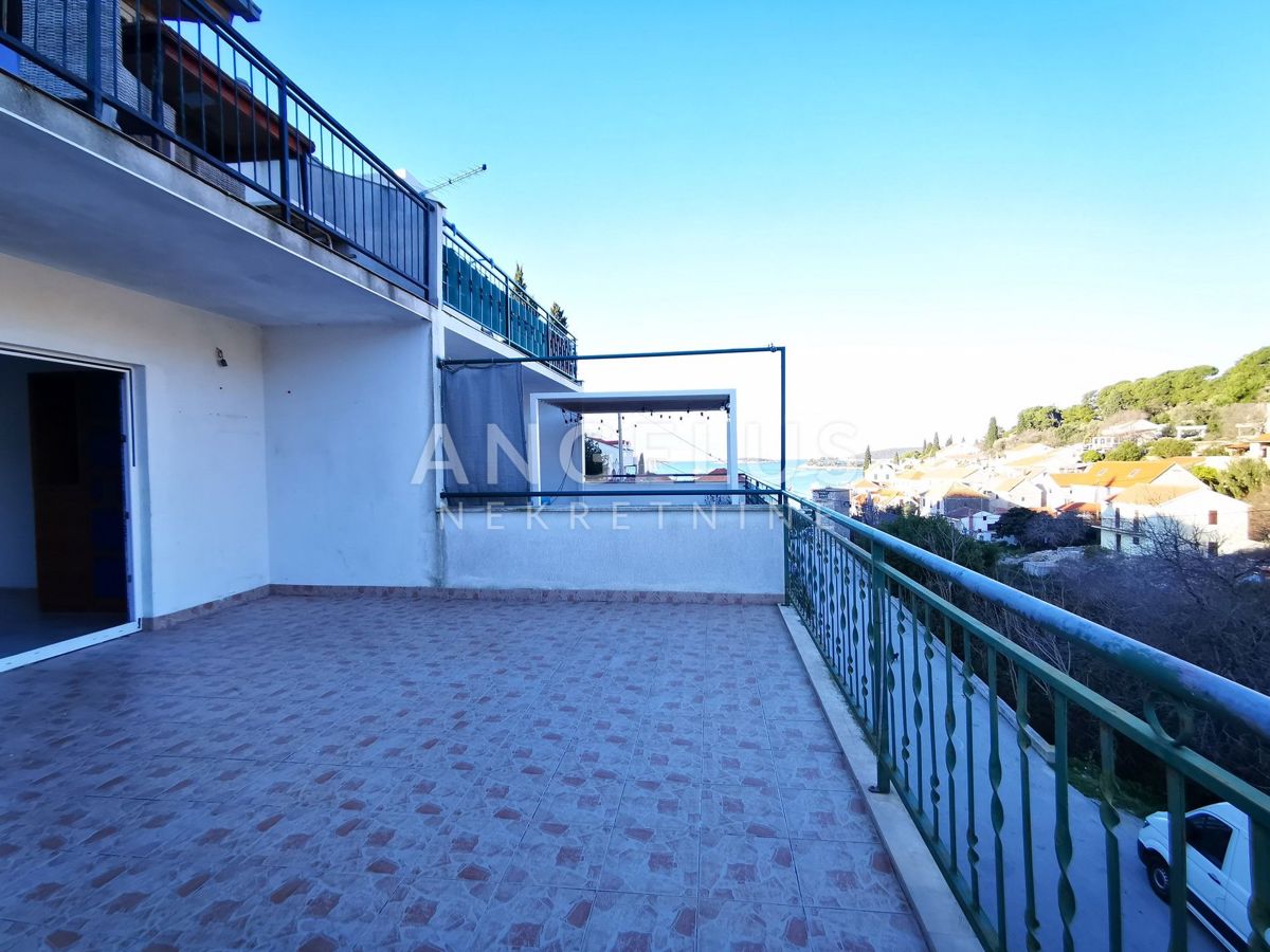 Šolta, Maslinica - dupleks stanovanje, terasa, pogled na morje, PRODAJA