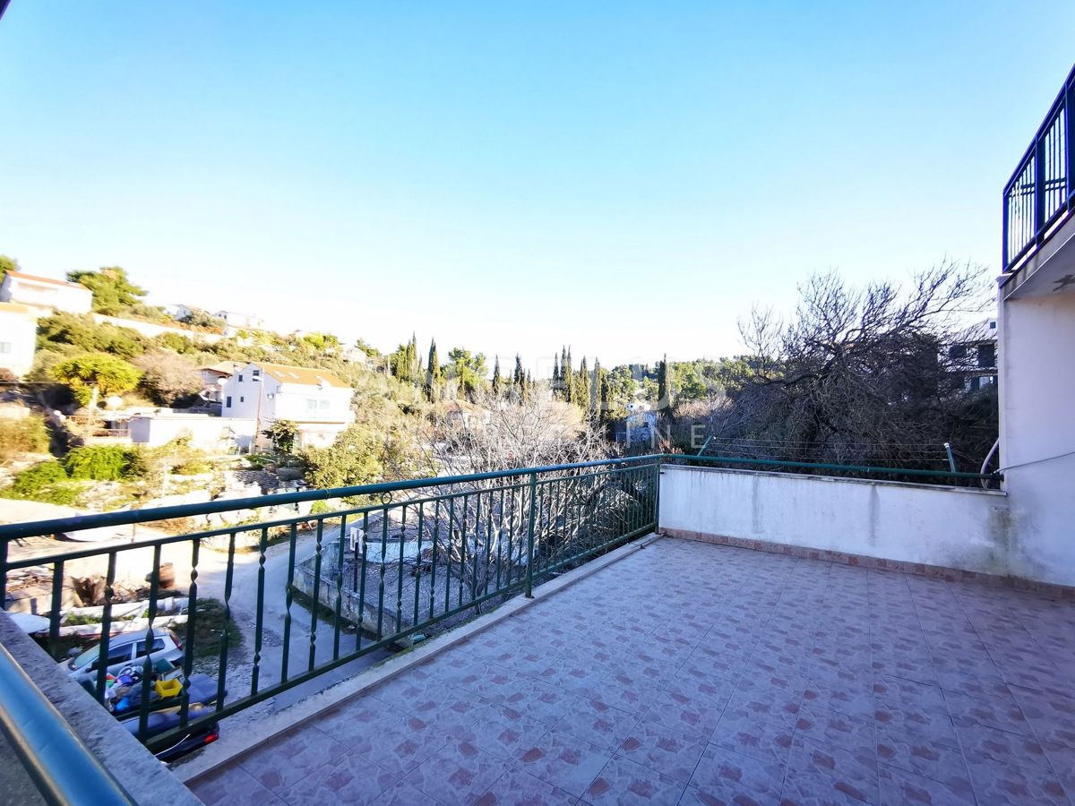 Šolta, Maslinica - dupleks stanovanje, terasa, pogled na morje, PRODAJA