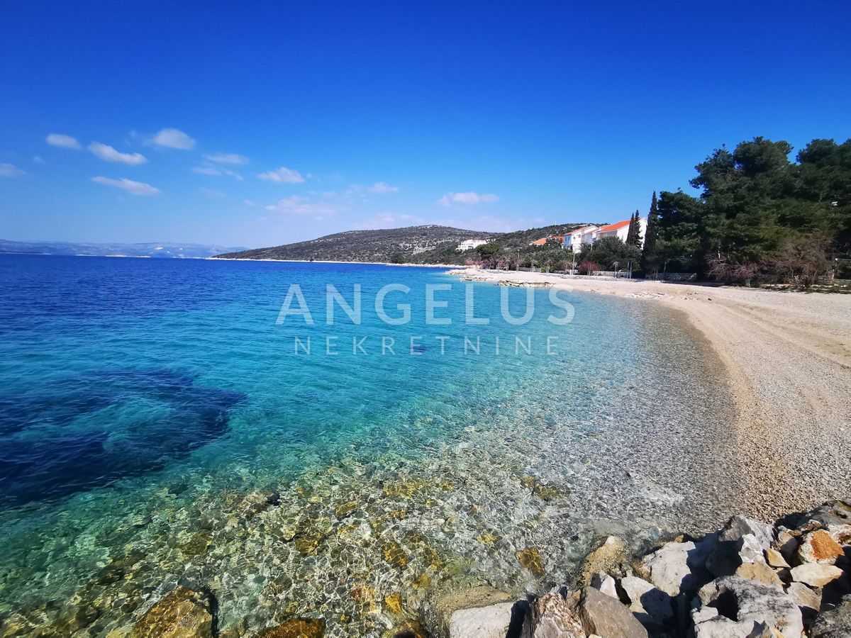 Šolta, Maslinica - dupleks stanovanje, terasa, pogled na morje, parkirišče, PRODAJA
