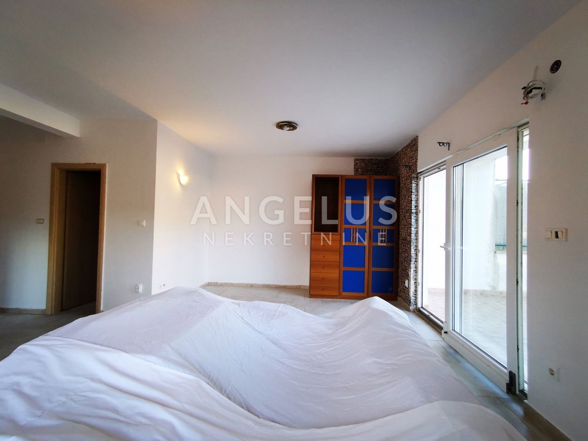 Šolta, Maslinica - dupleks stanovanje, terasa, pogled na morje, PRODAJA