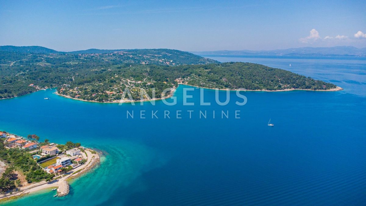 Hrvaška, Šolta, Nečujam - zemljišče z gradbenim dovoljenjem, blizu morja NAPRODAJ