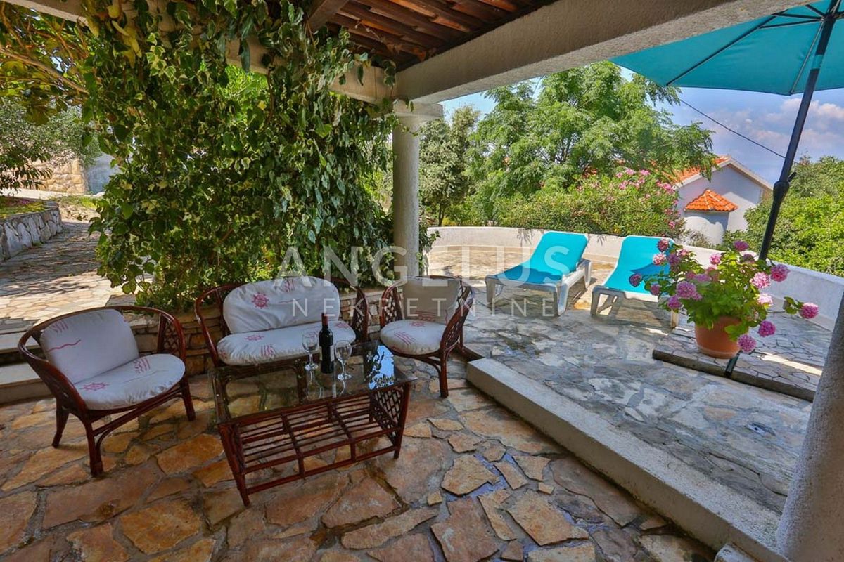 Solta, Stomorska - hiša ob morju z velikim vrtom, PRODAJA