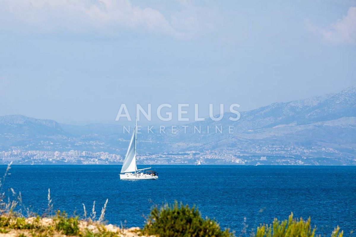 Solta, Stomorska - hiša ob morju z velikim vrtom, PRODAJA