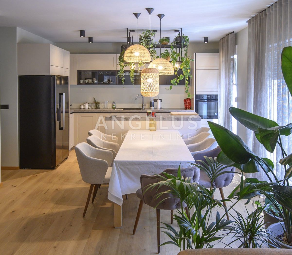 Podstrana - lux stanovanje s strešno teraso, novogradnja